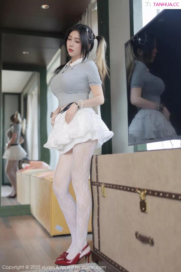   [XiuRen]高清写真图 2025.05.27 No.10330 诺诺Hsu 白色蕾丝袜第3张图片